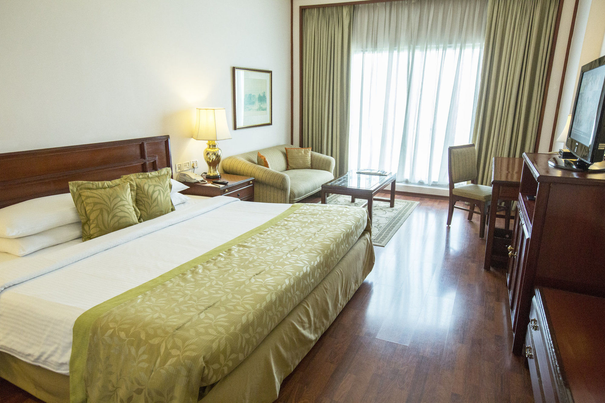 Отель Taj Banjara Хайдарабад Экстерьер фото A room at the Taj Bengal