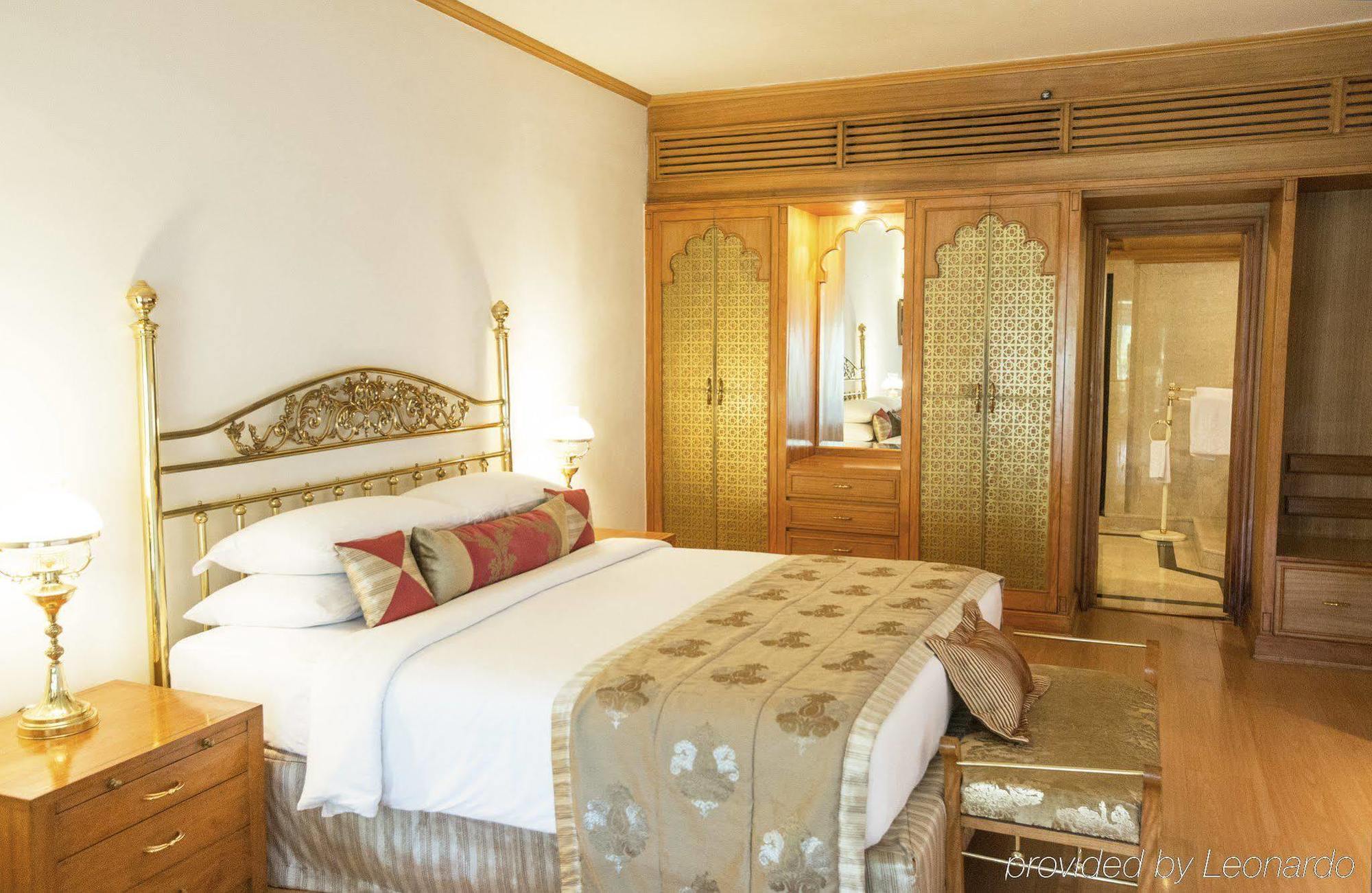 Отель Taj Banjara Хайдарабад Экстерьер фото A bedroom at the Taj Mahal Palace